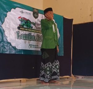 Hamka Wafa El-Aswachandy, siswa kelas VII A MTs Al-Istiqomah, mengikuti Lomba Adzan dalam rangka memperingati Hari Santri tingkat Kecamatan Banyuputih Hamka Wafa El-Aswachandy, siswa kelas VII A MTs Al-Istiqomah, mengikuti Lomba Adzan dalam rangka memperingati Hari Santri tingkat Kecamatan Banyuputih